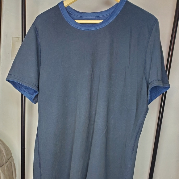 Reversible lululemon tee - Picture 2 of 6
